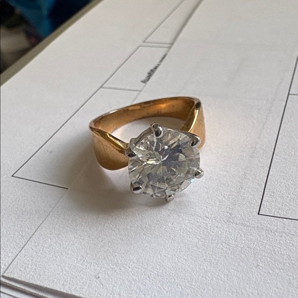 EUC Round Brilliant Cut Soltaire Diamond-Toned Thick Gold Band Ring - Picture 4 of 11